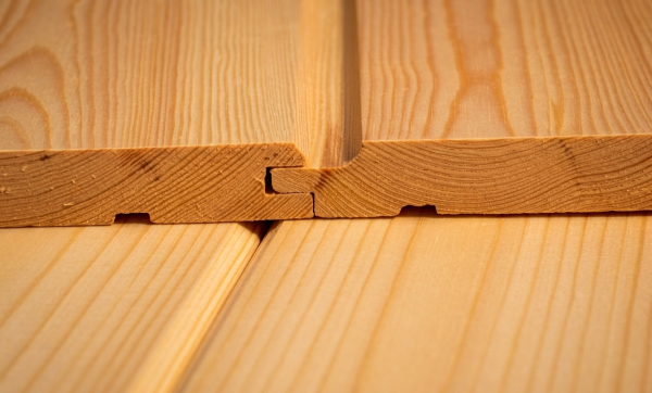 Szalówka z przedłużanym piórem drewniana sosnowa do elewacji i podbitki